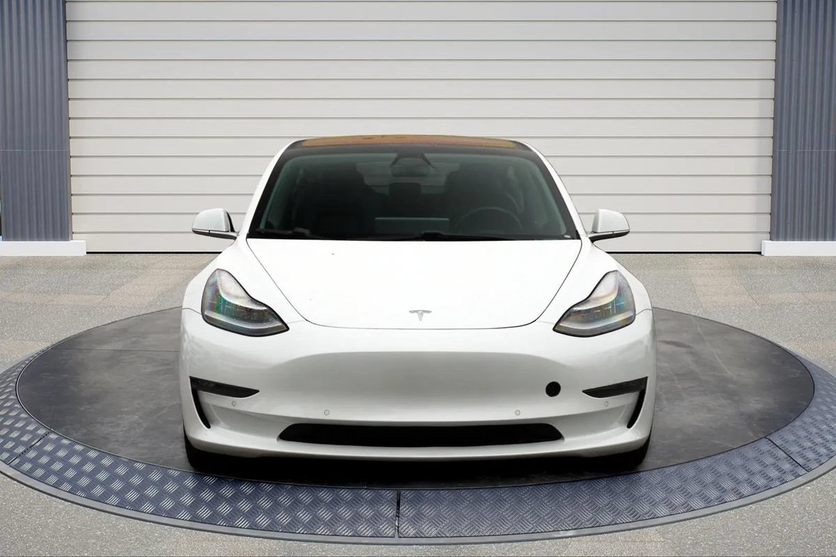 Used 2018 Tesla Model 3 Long Range AWD/4WD image 2