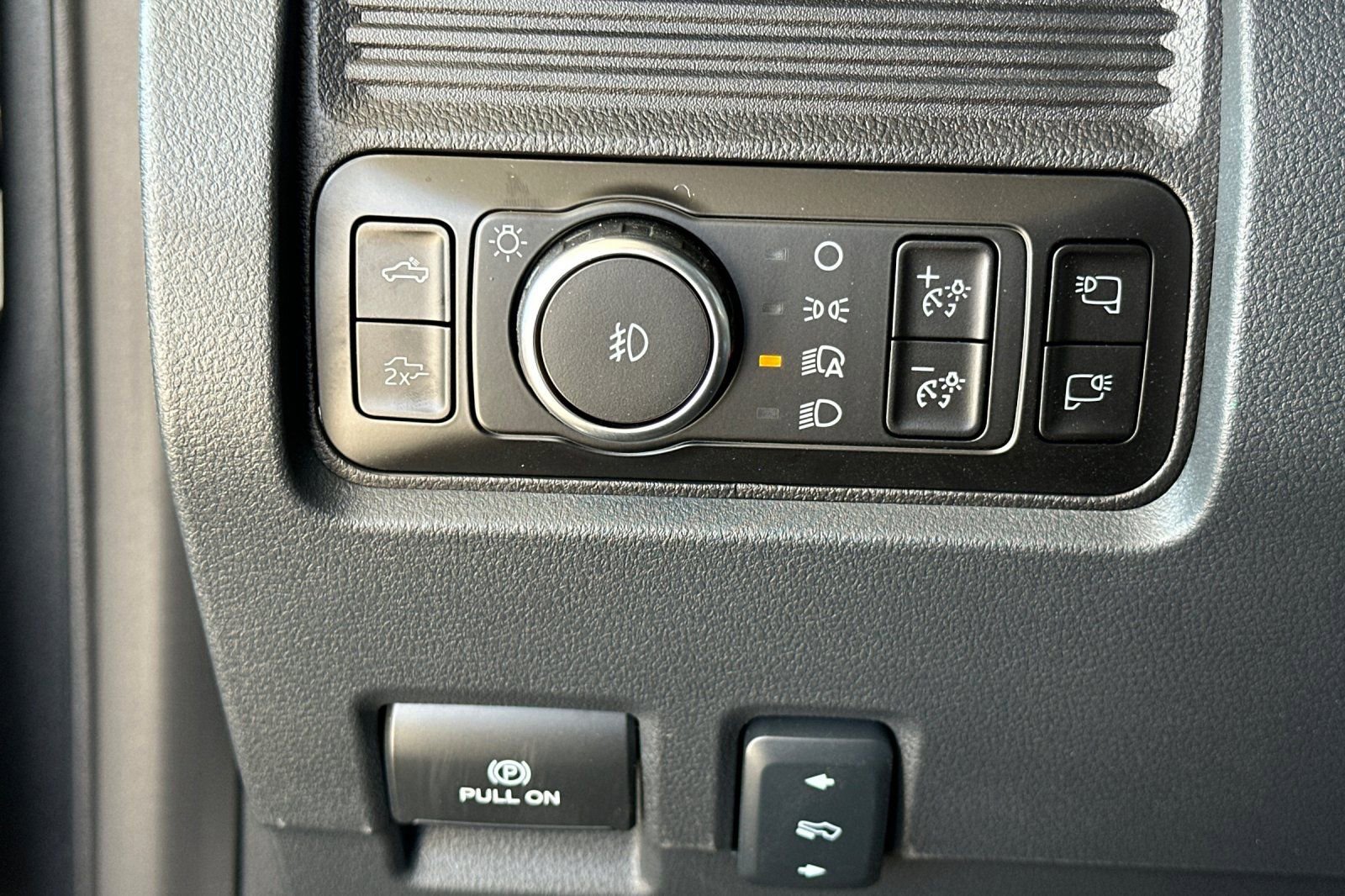 New 2026 Ford F250 Lariat w/ Black Appearance Package image 32