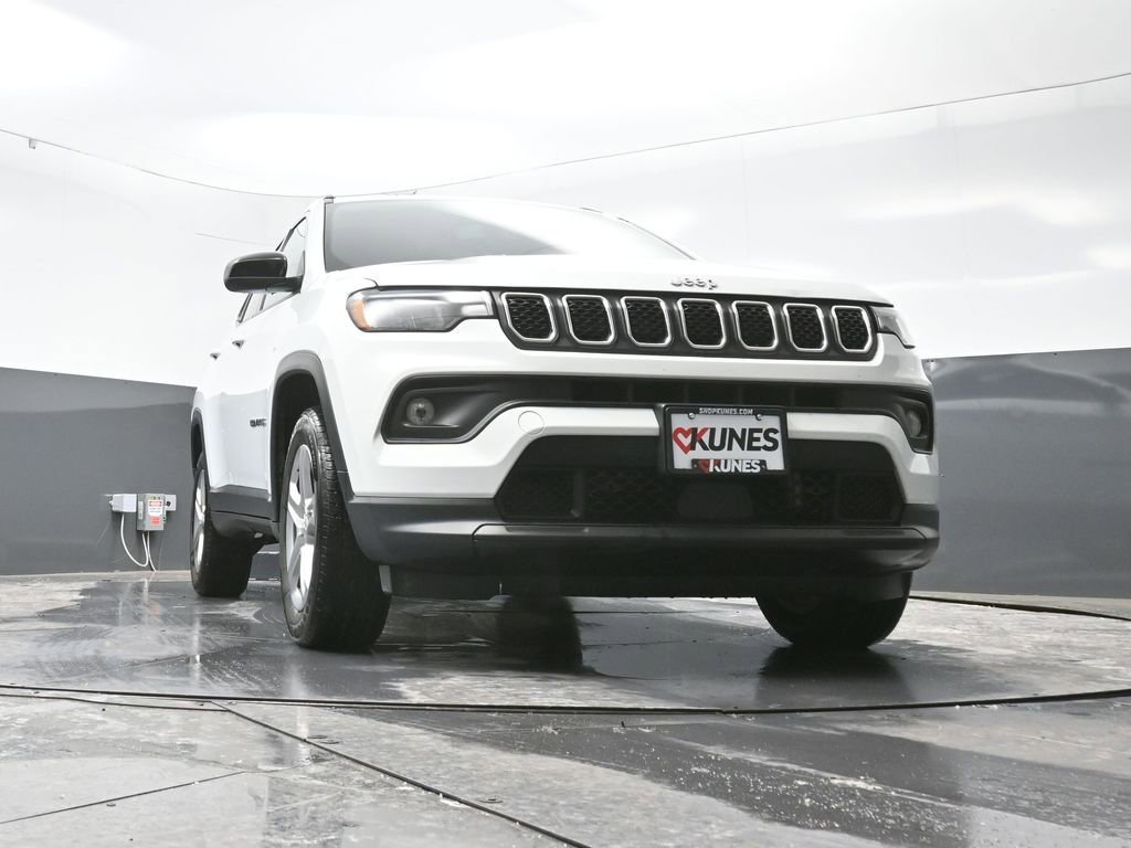 Used 2024 Jeep Compass Latitude image 50