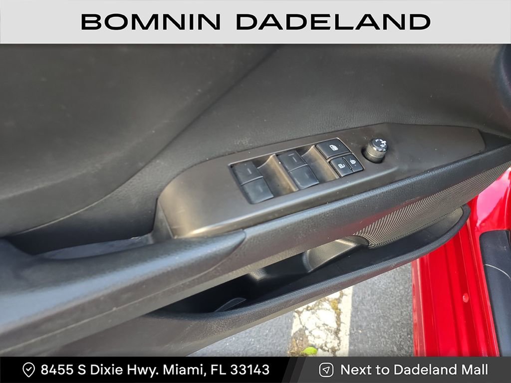 Used 2023 Toyota Camry SE image 14