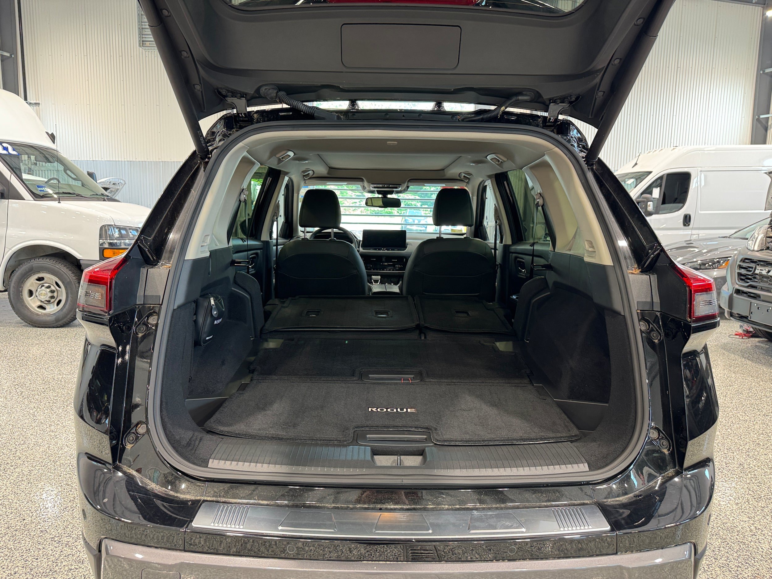 Used 2025 Nissan Rogue SL w/ Tech Package AWD/4WD image 8
