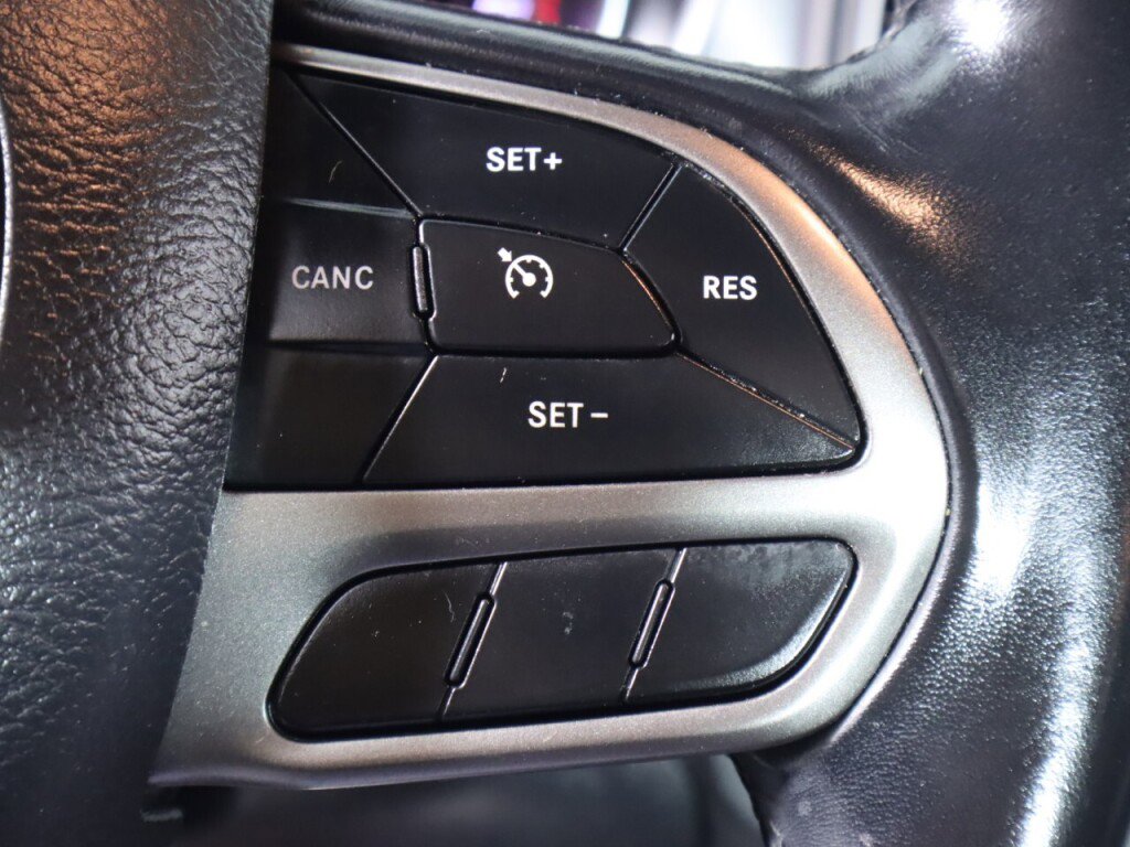 Used 2020 Dodge Charger SXT w/ Leather Interior Group RWD image 13