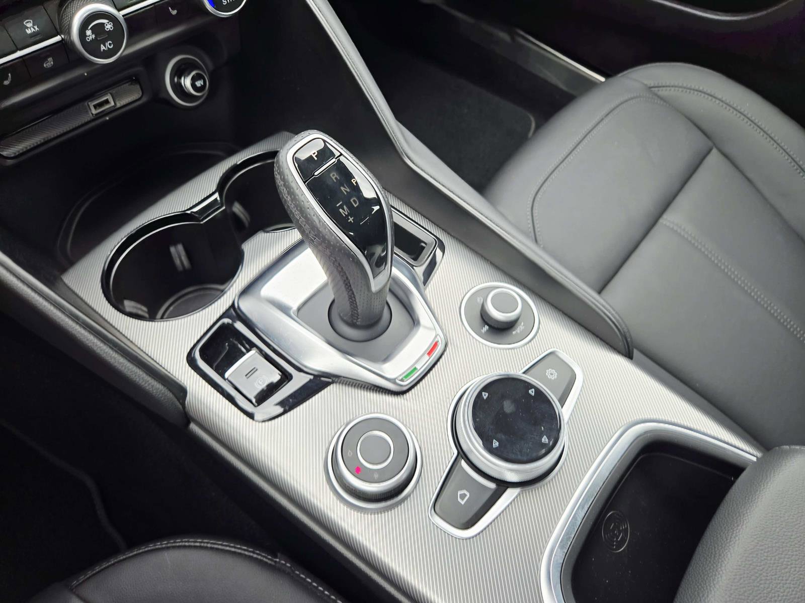 Used 2024 Alfa Romeo Giulia Ti AWD/4WD image 33
