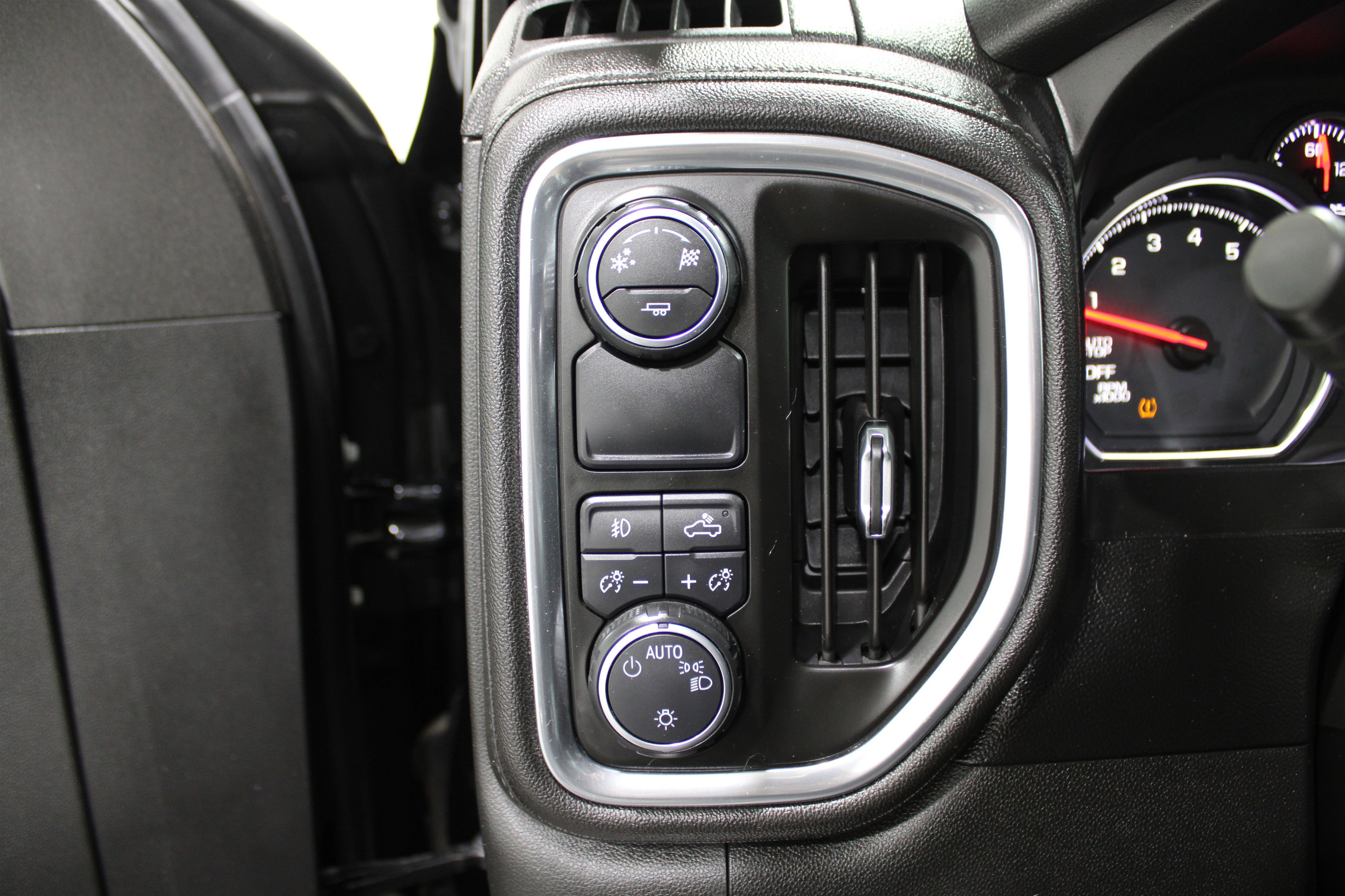 Used 2019 Chevrolet Silverado 1500 RST w/ All-Star Edition image 9