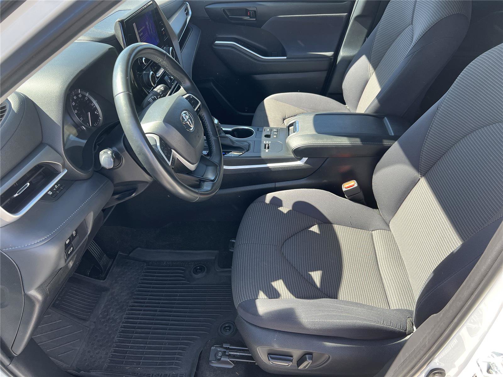 Used 2023 Toyota Highlander LE FWD image 20