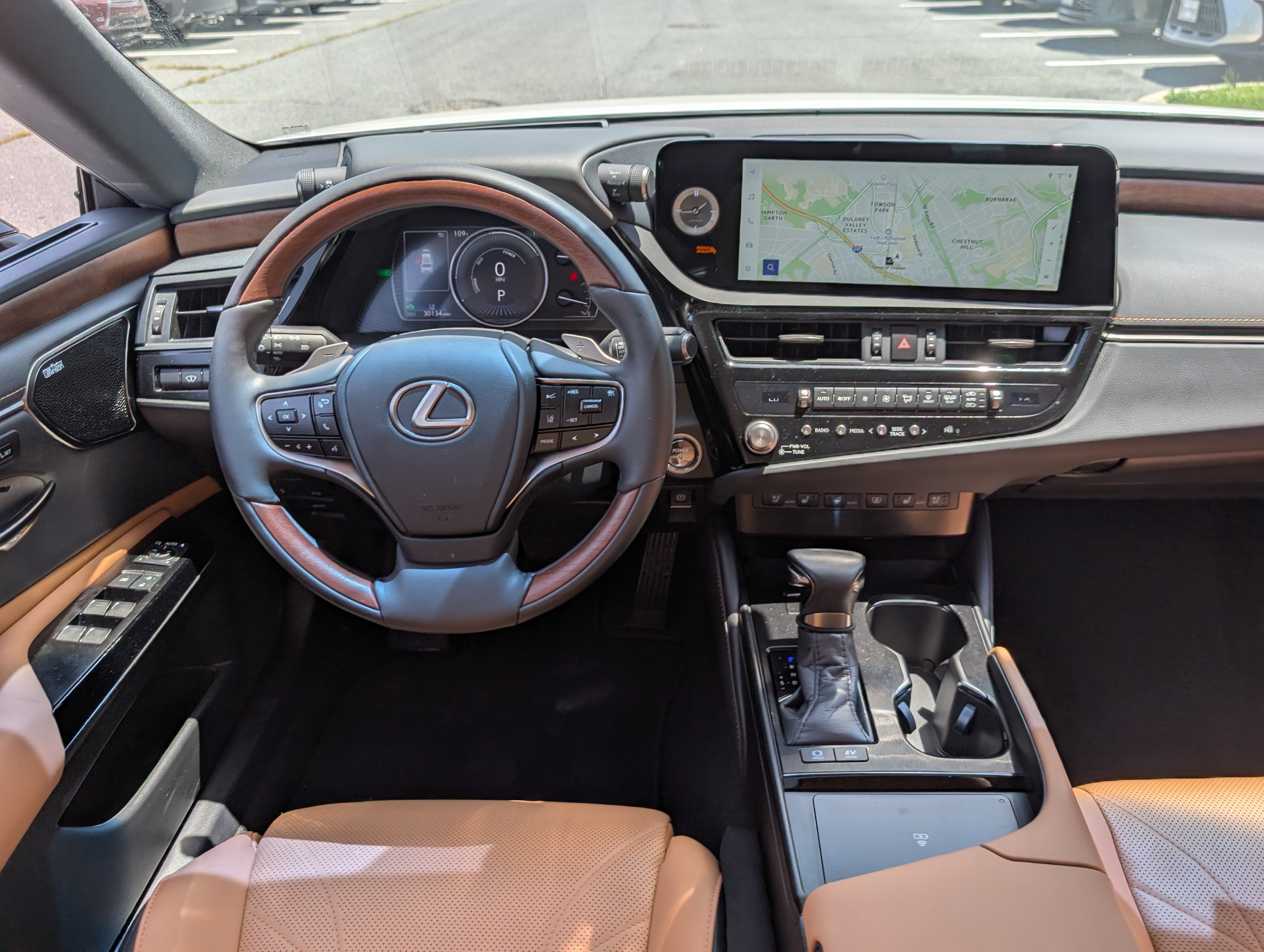 Used 2024 Lexus ES 300h Ultra Luxury w/ Accessory Package (Z2) FWD image 17