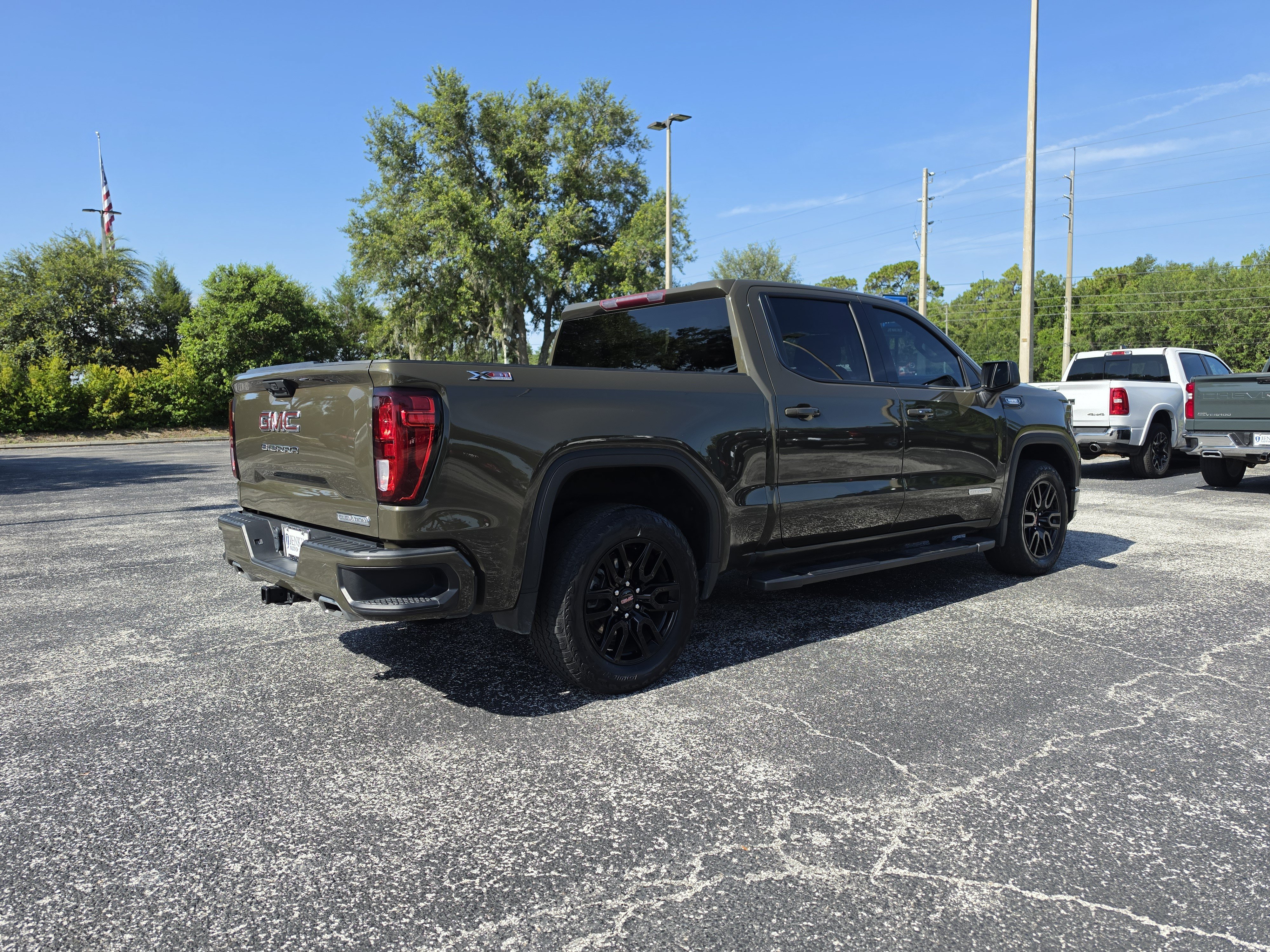 Certified 2023 GMC Sierra 1500 Elevation w/ X31 Off-Road Package AWD/4WD image 4