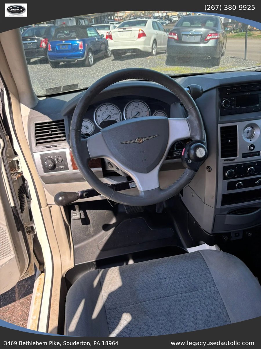 Used 2010 Chrysler Town & Country Touring FWD image 44