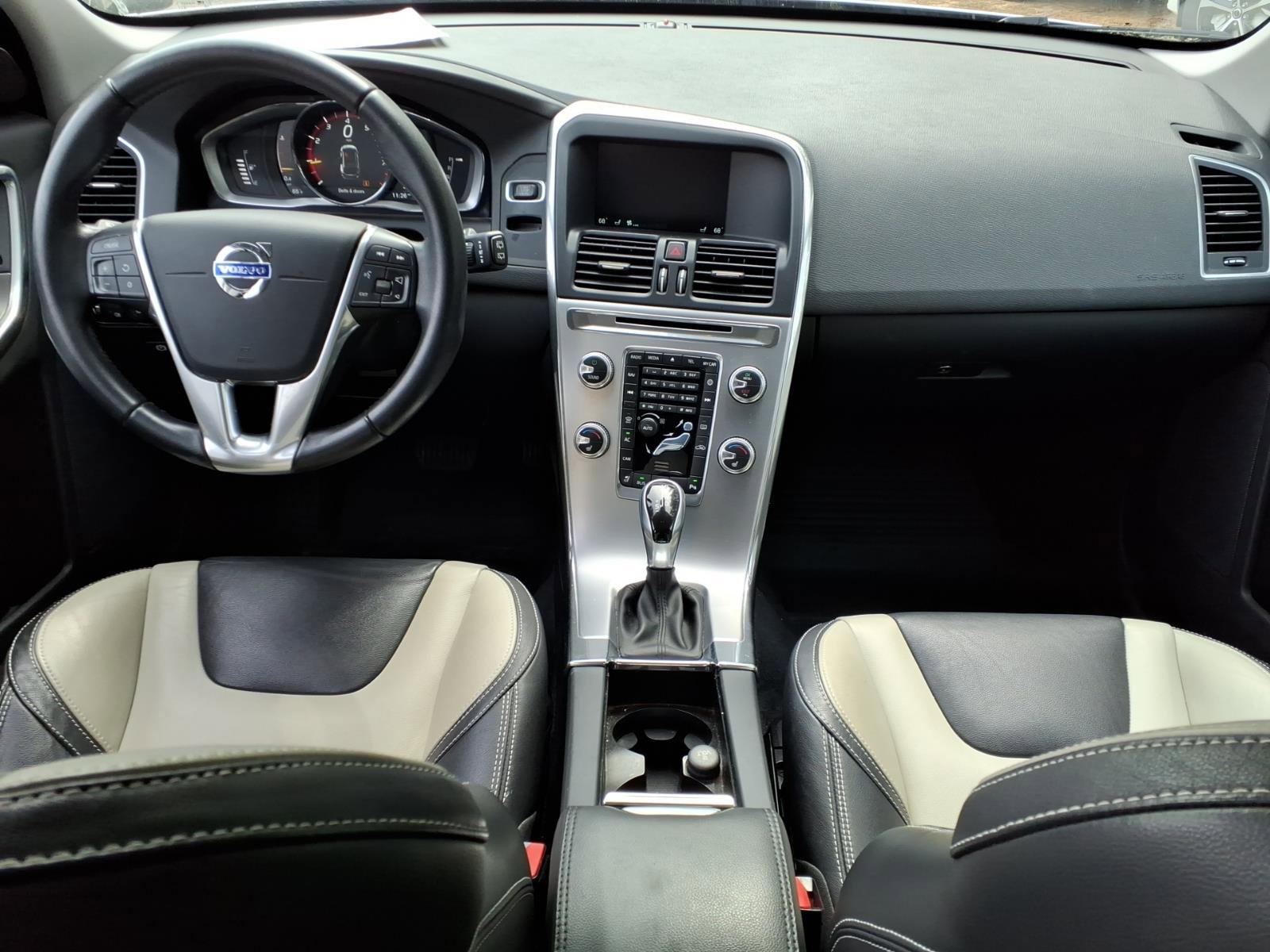 Used 2017 Volvo XC60 T6 Dynamic w/ Preferred Option Package image 9