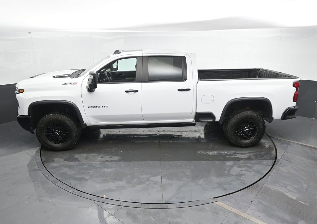 Used 2024 Chevrolet Silverado 2500 ZR2 w/ Technology Package image 43