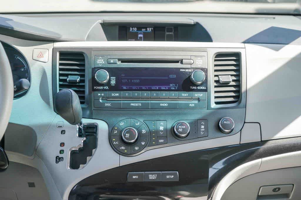 Used 2012 Toyota Sienna LE w/ Towing Pkg FWD image 12