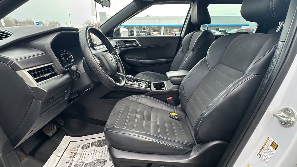 Used 2022 Mitsubishi Outlander SE image 10