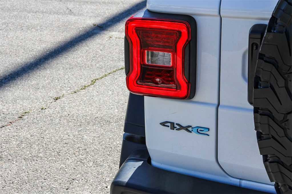 Used 2022 Jeep Wrangler Unlimited Rubicon 4xe w/ Cold Weather Group image 11
