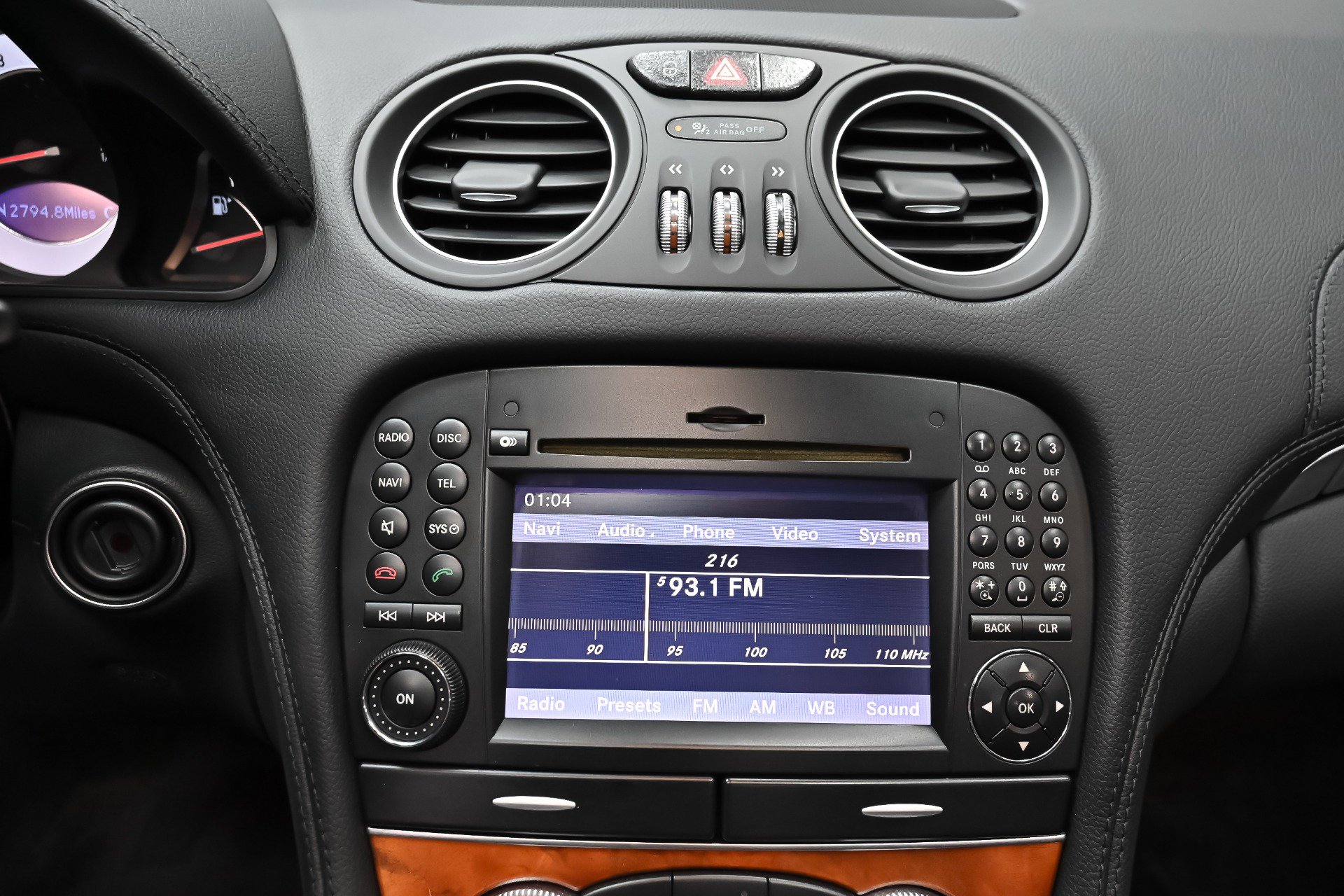 Used 2009 Mercedes-Benz SL 550 image 32