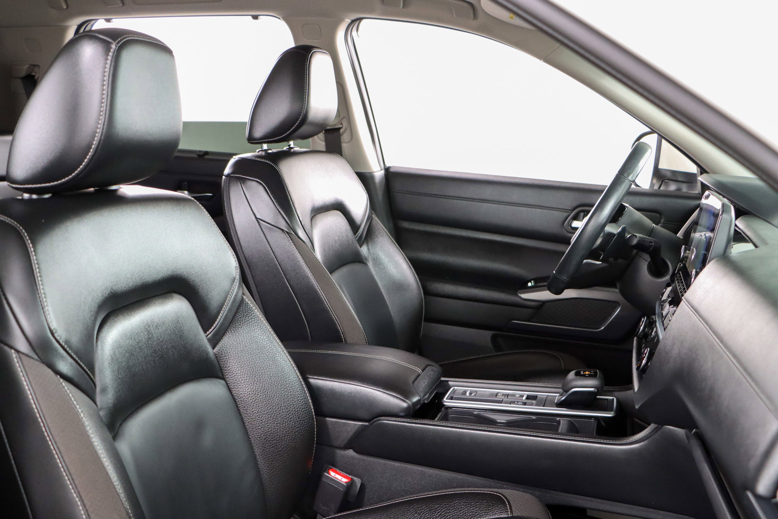 Used 2023 Nissan Pathfinder SL w/ Lighting Package (N92) image 27