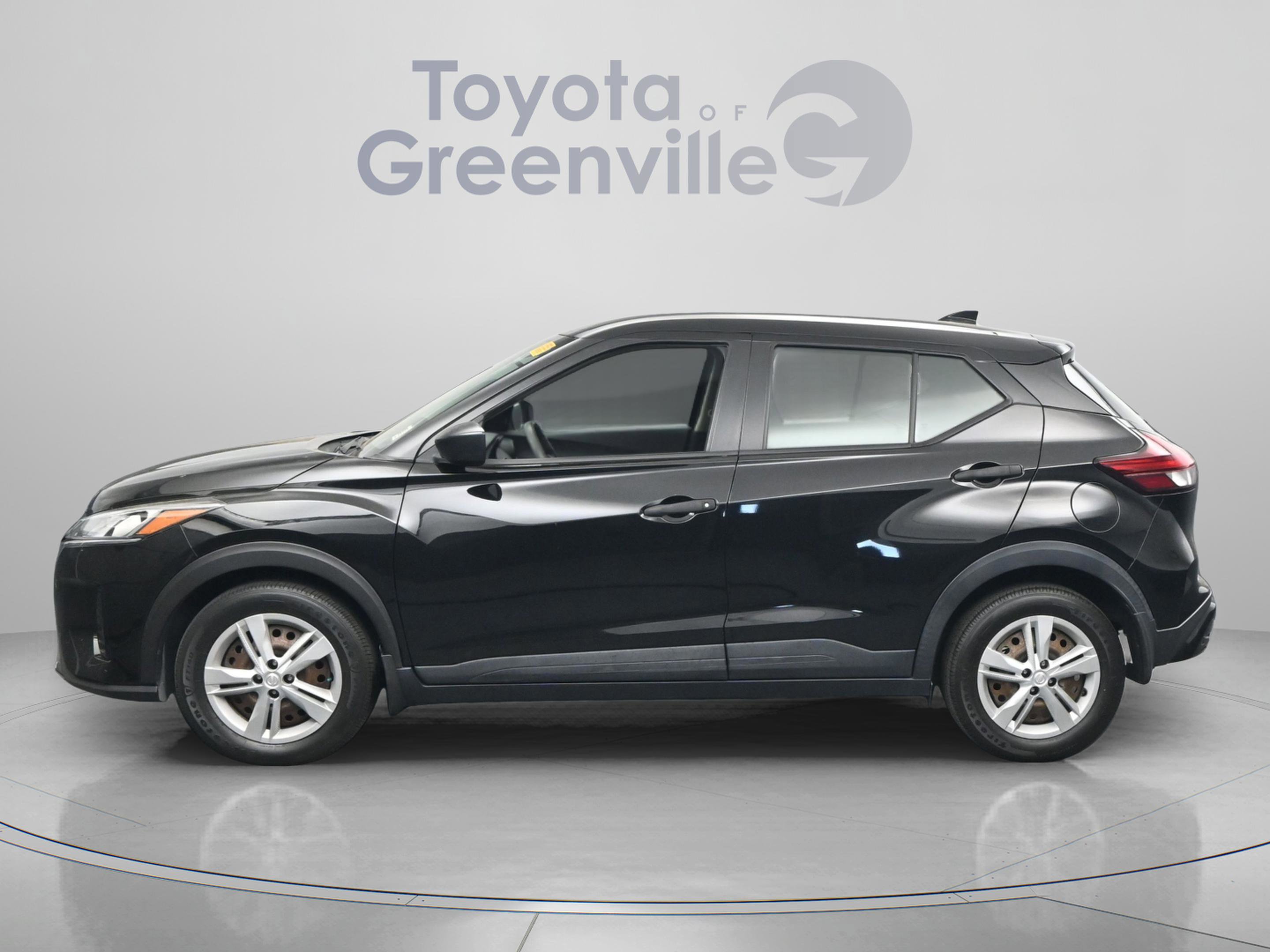 Used 2022 Nissan Kicks S image 5