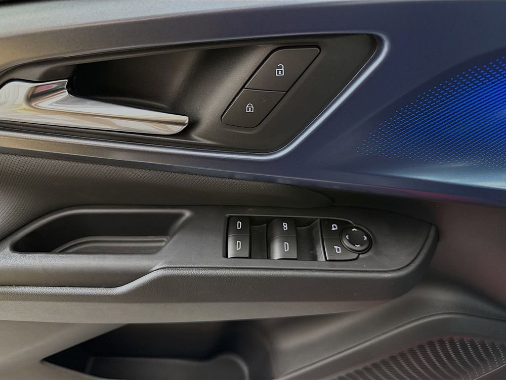 New 2026 Chevrolet Equinox EV LT image 17