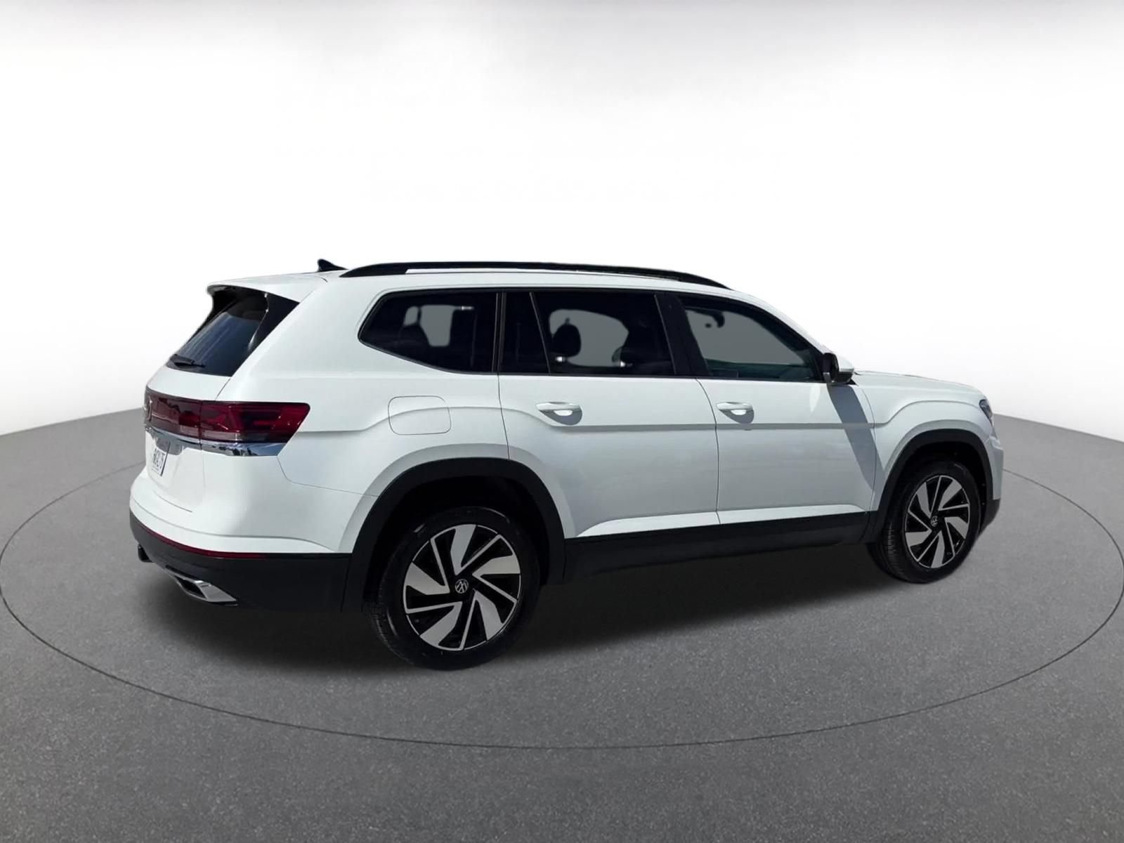 Used 2026 Volkswagen Atlas SE FWD image 14