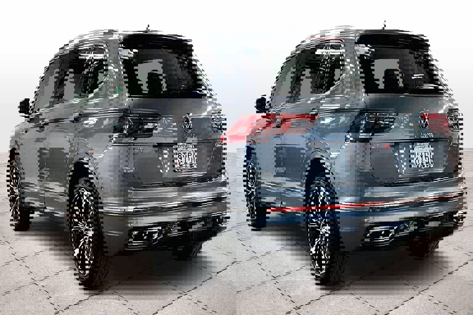 Used 2024 Volkswagen Tiguan SEL R-Line image 15