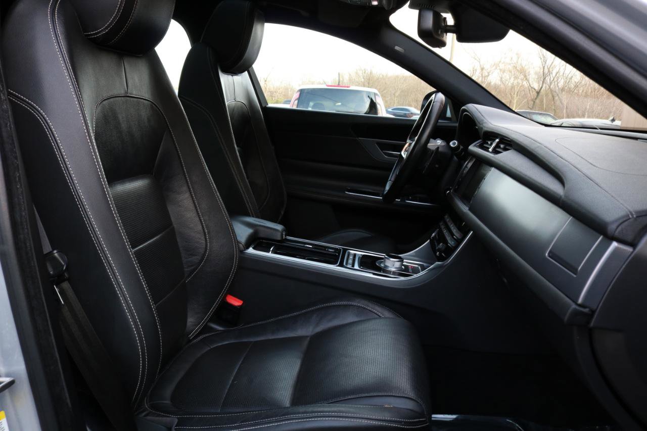 Used 2016 Jaguar XF R-Sport RWD image 46