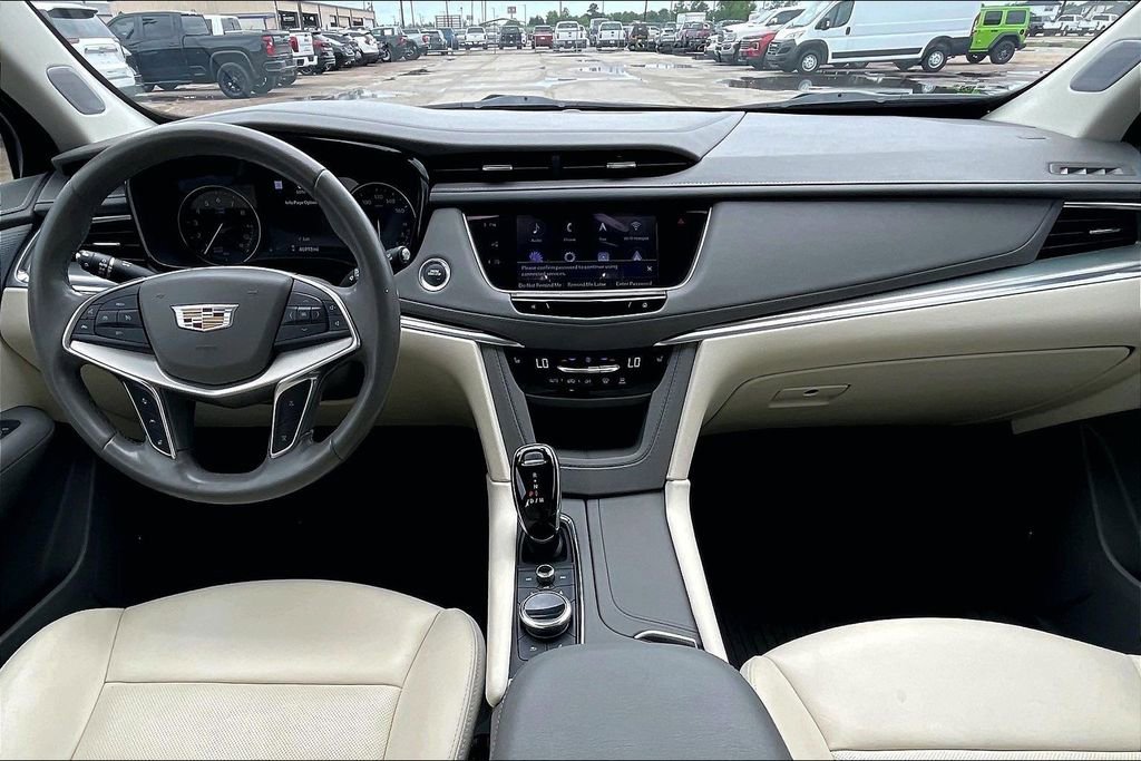 Used 2023 Cadillac XT5 Premium Luxury w/ Technology Package FWD image 7