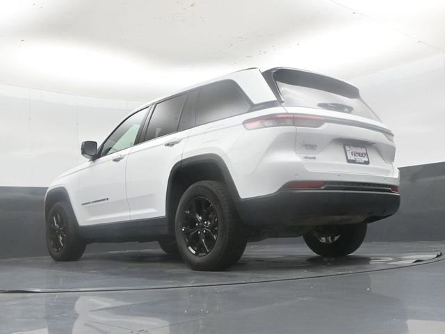 Used 2025 Jeep Grand Cherokee Altitude image 41