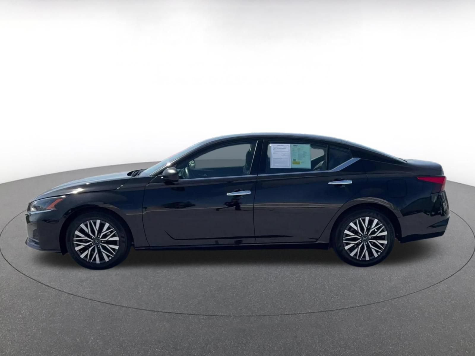 Used 2025 Nissan Altima 2.5 SV FWD image 8