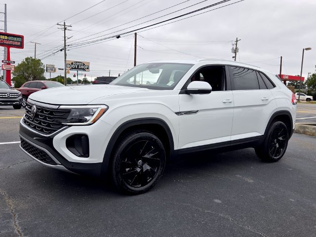 New 2026 Volkswagen Atlas Cross Sport SE FWD image 3