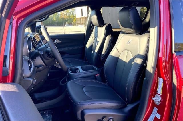 New 2026 Chrysler Pacifica Select w/ S Appearance Package FWD image 38