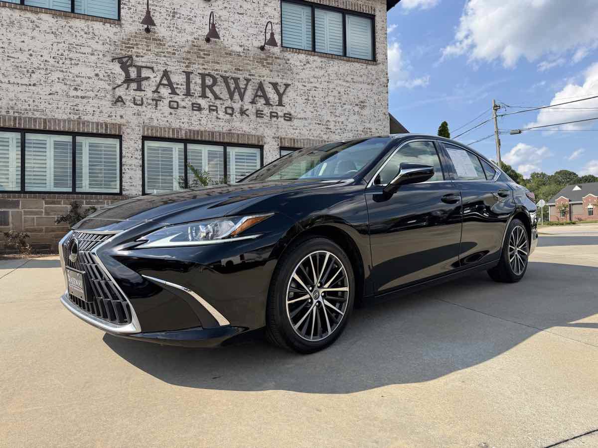 Used 2023 Lexus ES 350 w/ Premium Package FWD image 3