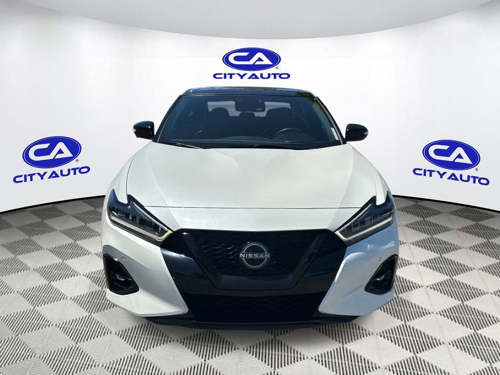 Used 2023 Nissan Maxima SR w/ Sport Mat Group FWD image 10