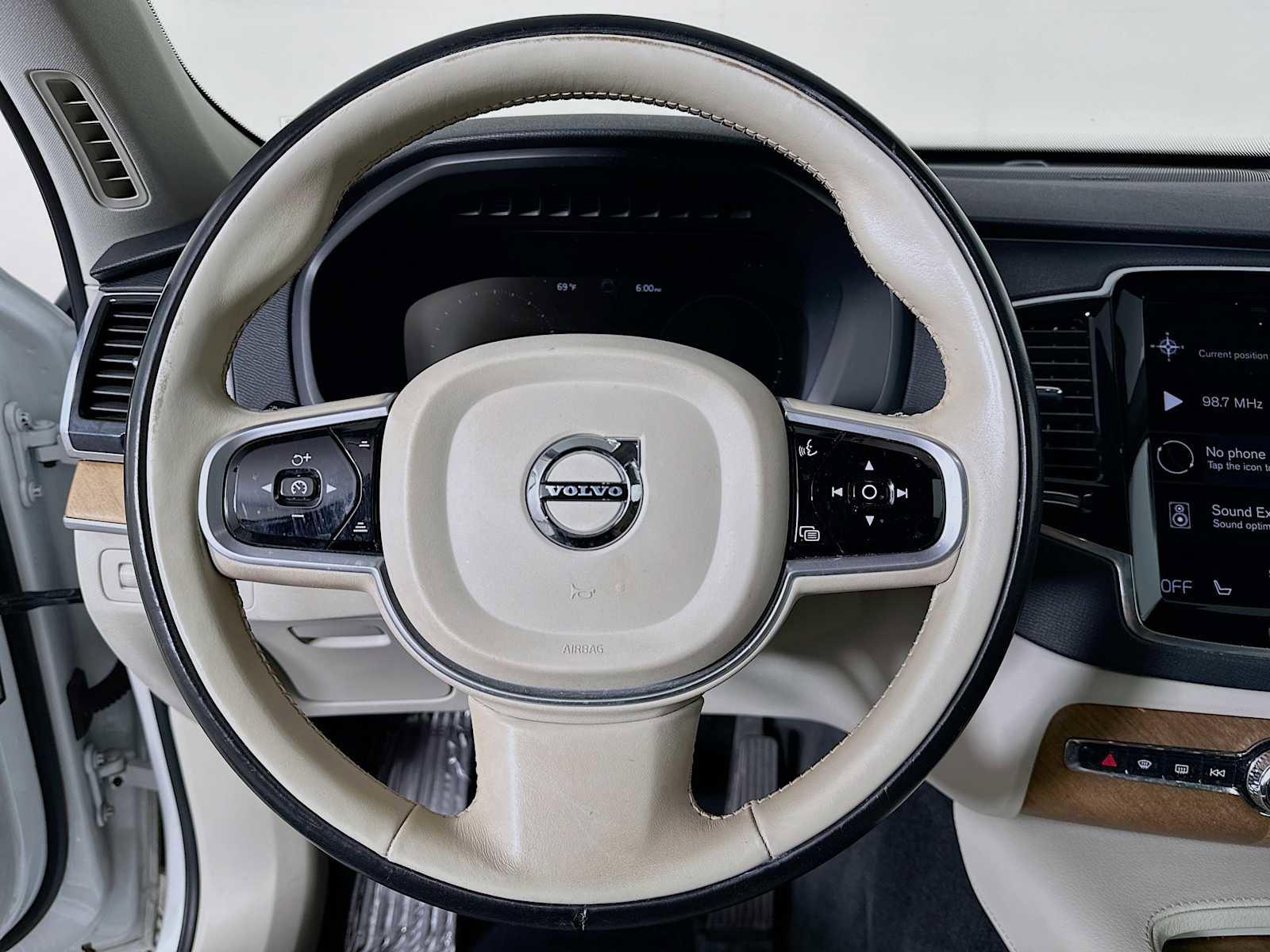 Certified 2021 Volvo XC90 T8 Inscription Expression w/ Advanced Package image 11