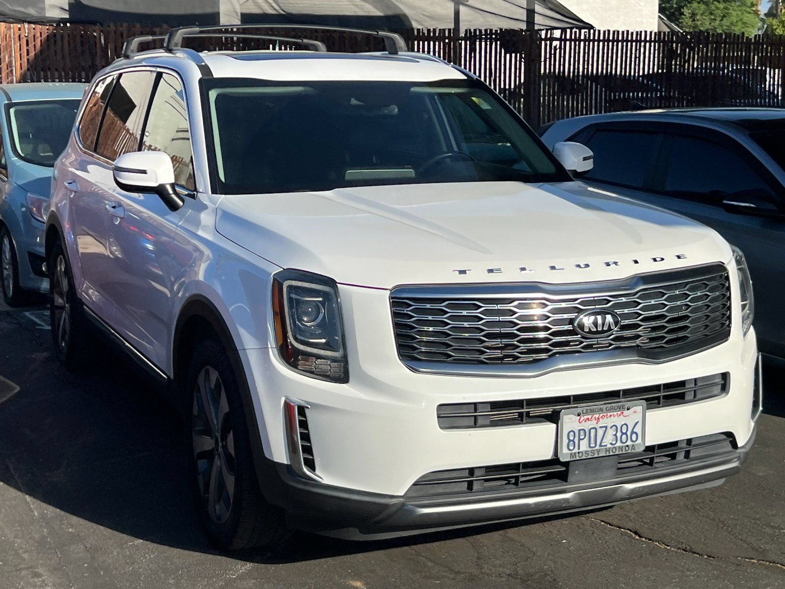 Used 2020 Kia Telluride EX w/ EX Premium Package FWD image 2