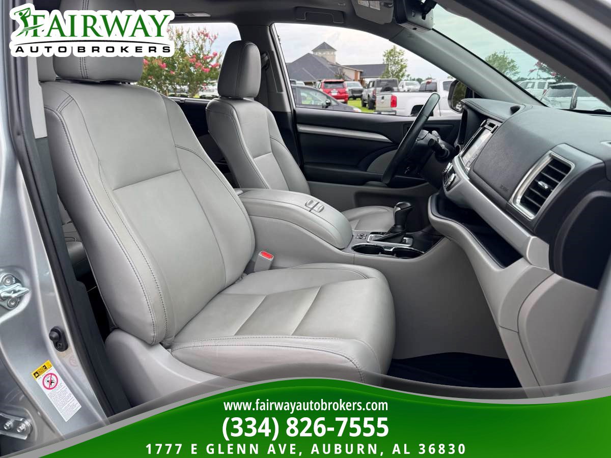 Used 2019 Toyota Highlander XLE FWD image 12