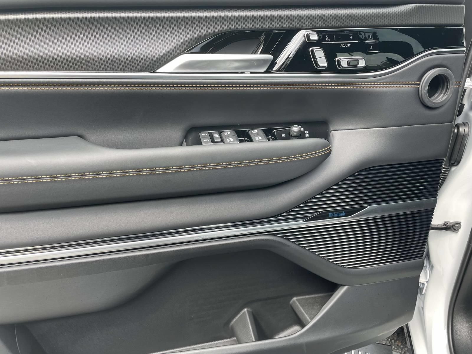 New 2026 Jeep Grand Wagoneer L Summit AWD/4WD image 19