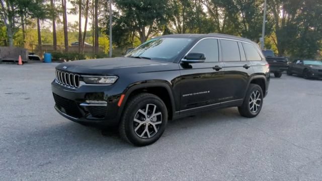 Used 2025 Jeep Grand Cherokee Limited AWD/4WD image 13