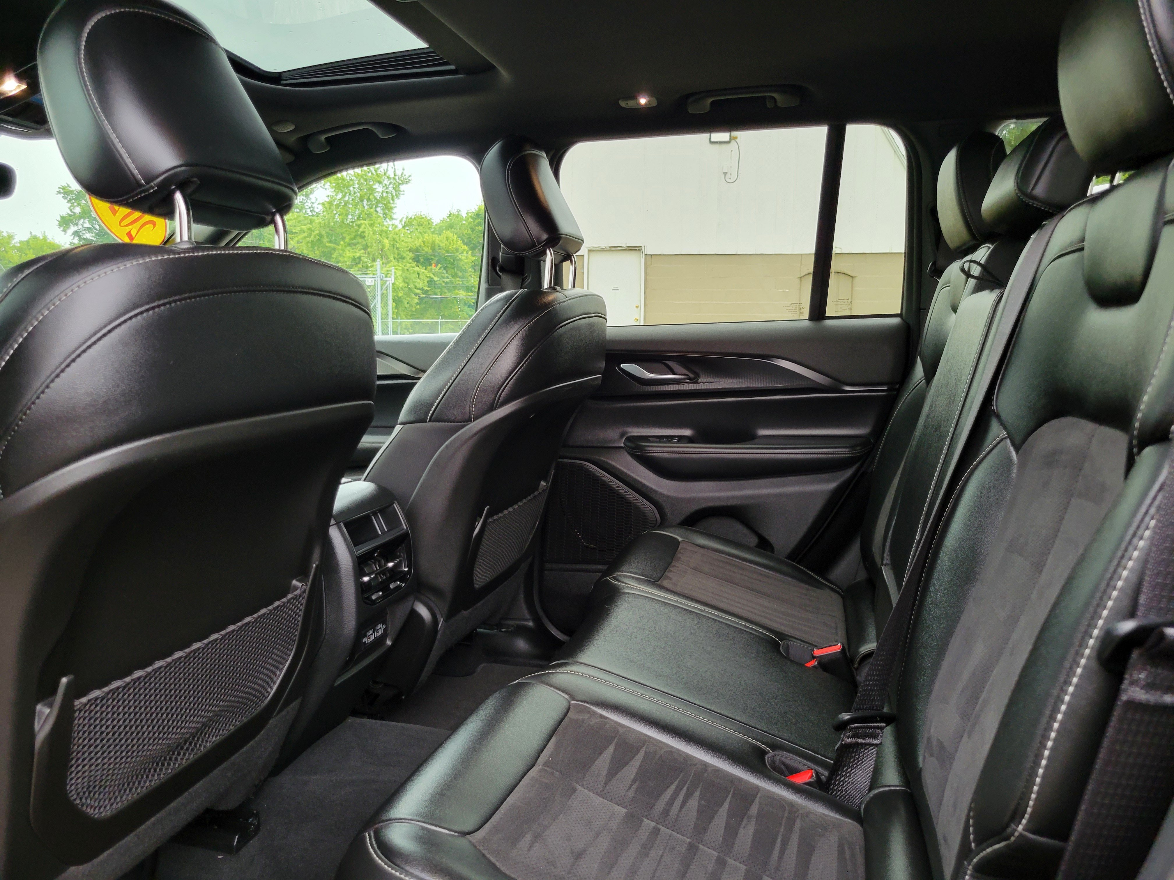 Used 2024 Jeep Grand Cherokee Altitude AWD/4WD image 18