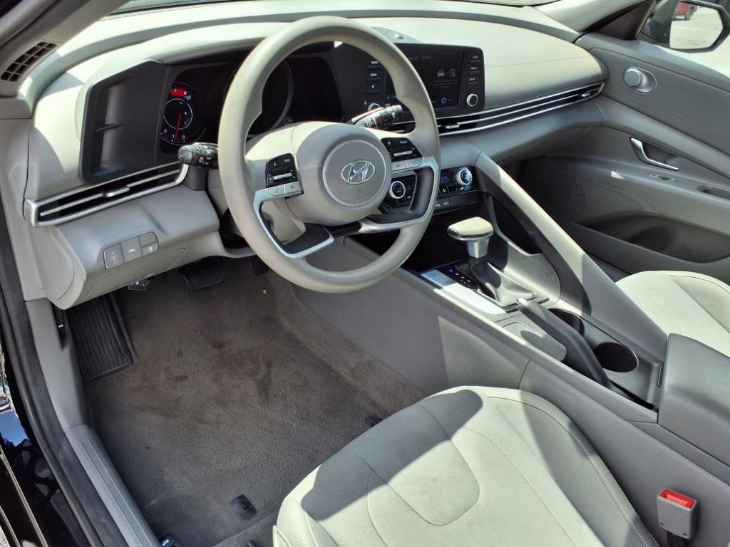 Used 2023 Hyundai Elantra SEL image 11