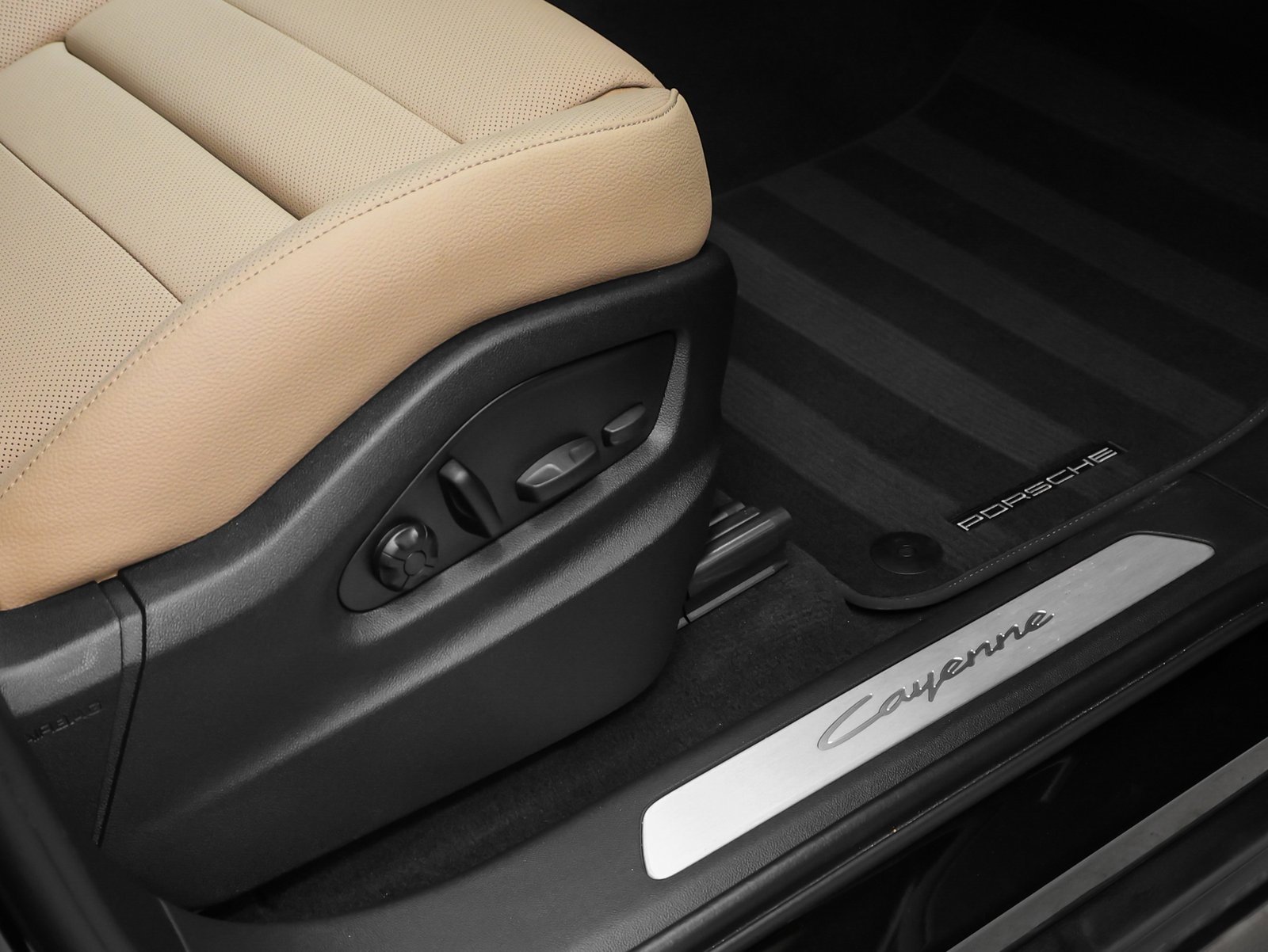 Certified 2025 Porsche Cayenne image 18