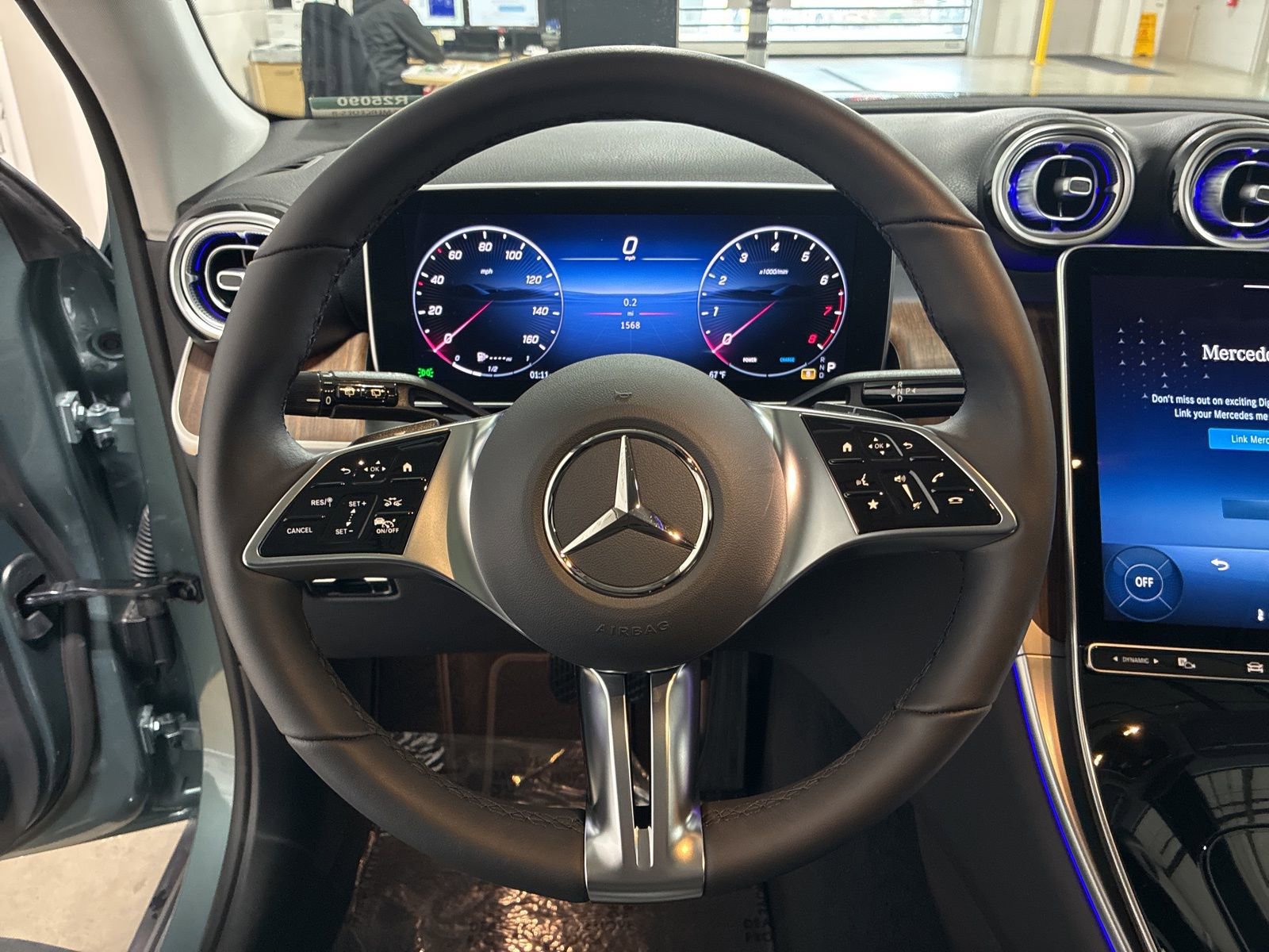 Used 2025 Mercedes-Benz GLC 300 4MATIC image 10