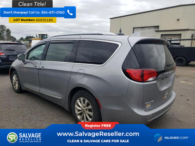 Used 2018 Chrysler Pacifica Touring-L image 3