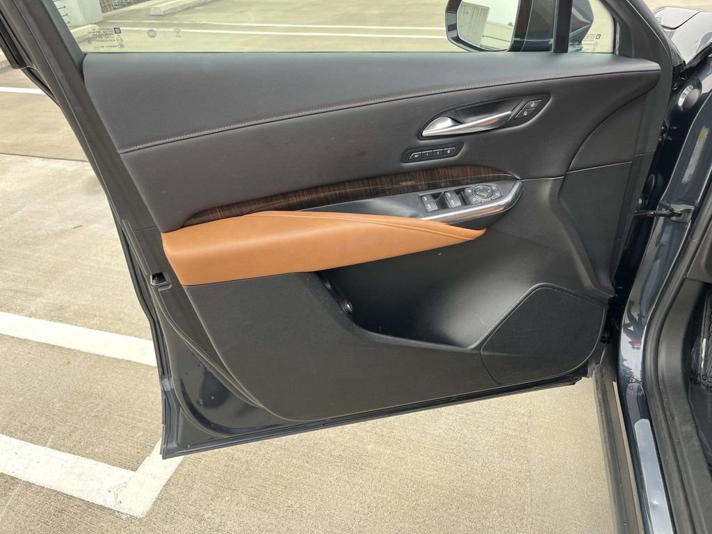 Used 2021 Cadillac XT4 Premium Luxury image 24