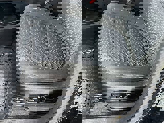 Used 2021 GMC Acadia SLE w/ Driver Convenience Package FWD image 18