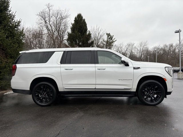Used 2024 GMC Yukon XL SLT w/ SLT Premium Package image 10