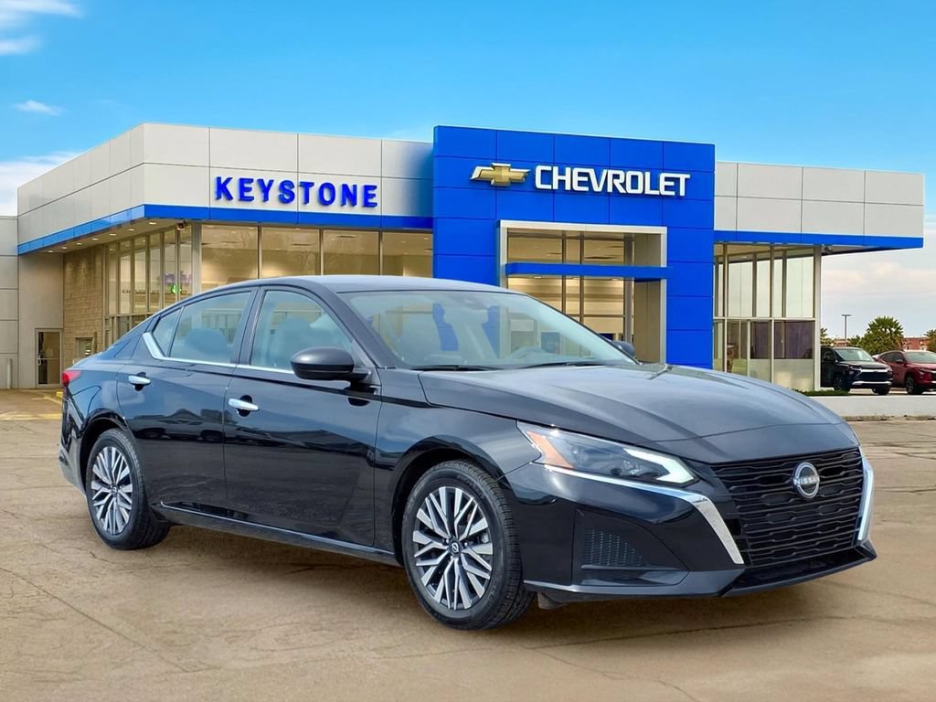 Used 2025 Nissan Altima 2.5 SV FWD image 1