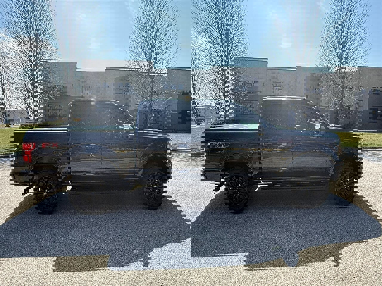 Used 2019 Ford F150 XLT w/ Equipment Group 302A Luxury AWD/4WD image 5