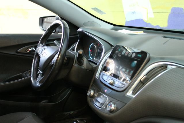 Used 2018 Chevrolet Malibu LT image 10