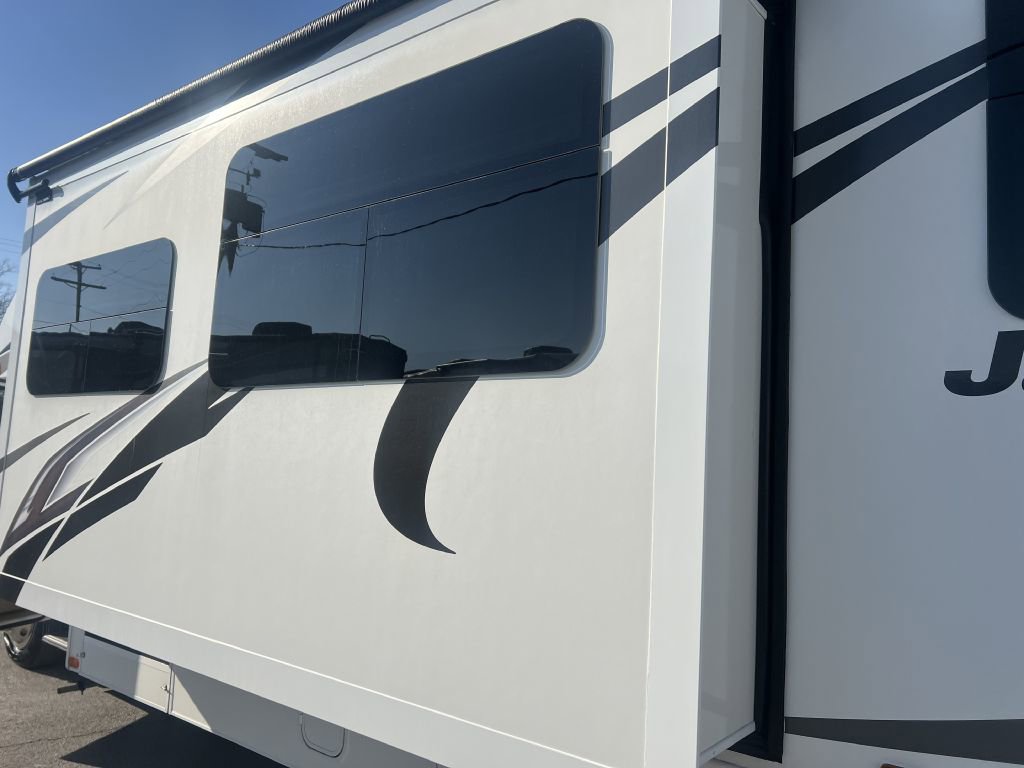 Used 2022 Ford E-450 and Econoline 450 Super Duty w/ Motorhome Prep Package image 11