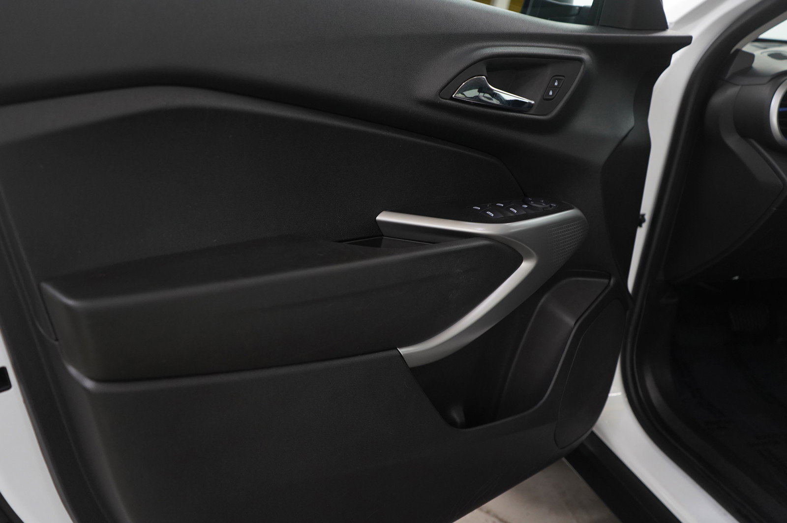 Used 2024 Chevrolet Trax LS image 23