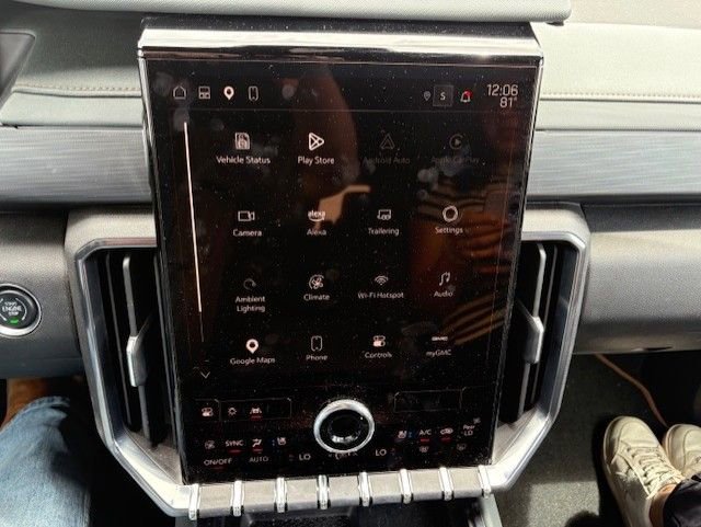 Used 2024 GMC Acadia AT4 w/ Luxury Package AWD/4WD image 14